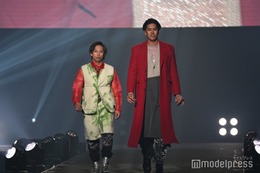 広島カープ・菊地ハルン選手、⽻⽉隆太郎選手とランウェイ闊歩「もっとキャーって言ってもらいたい」ファンへの要望告白【TGC広島2025】 画像