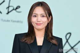 川口春奈、真紅ドレスから美肩ラインのぞく「大人な雰囲気」「真っ赤が似合うのすごい」と絶賛の声 画像