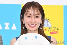 矢田亜希子、美肩ライン輝くオフショルコーデに熱視線「透明感すごい」「デコルテ綺麗すぎ」 画像