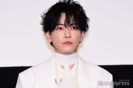 佐藤健、韓国女性アイドルからダンスを直々レクチャー 踊る姿＆交流に反響相次ぐ「2人とも可愛すぎる」「眼福」 画像