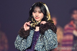 乃木坂46川崎桜、ミニ丈ニットワンピからほっそり美脚輝く「冬の妖精」「小顔際立つ」と反響