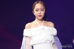 みりちゃむ「めっちゃギャルな服」で素肌見せ「セクシー」「カッコ可愛い」の声 画像