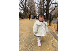 山本圭壱、父娘で散歩へ！1歳愛娘のウォーキングSHOTに「モデルさんみたい」「天使じゃん」の声