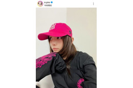 浜崎あゆみ、鮮やかなピンクが目を惹くコーデに「あゆー！！！って感じで好き」「めちゃ最高」の声