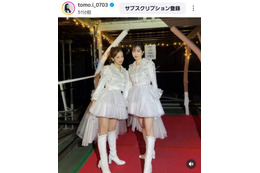 板野友美、前田敦子とパシャリ！AKB48武道館ライブの裏側SHOTに反響「あつとも最強」「超かわいい」
