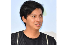 アレク、長男・長女・次女が揃ったほっこりSHOTに反響「激カワ」「可愛いチビーズ」