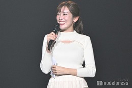 元NHK中川安奈アナ、素肌透けるレース衣装姿公開「大人な雰囲気」「立ち姿が美しい」の声 画像