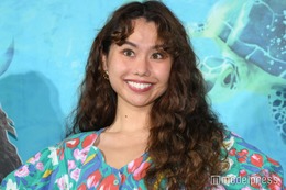 peco、7歳息子との海外ディズニー2ショット公開「身長差が微笑ましい」「2人ともお洒落」の声