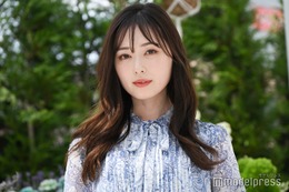 福原遥、美脚透けるショットに熱視線「大人の魅力全開」「上品なセクシーさ」 画像