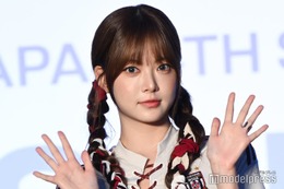 LE SSERAFIMウンチェ、変形トップスから美肩輝く「さすがの着こなし」「スタイルの良さ際立つ」と反響 画像