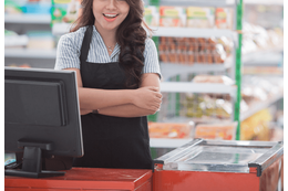 アメリカで…レジに並んでいると…次の瞬間⇒店員さんの接客に「そんなに話す？」「友達みたい」 画像