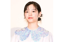 當真あみ、透明感あふれるカレンダーオフSHOTに絶賛の声「可愛いにも程がある」「とても綺麗」