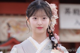 AKB48初“研究生センター”、膝上ミニで美脚披露 クリスマスマーケット満喫写真に「スタイル抜群」「おしゃれで可愛い」と反響 画像