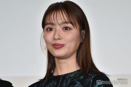 内田理央、ヒョウ柄ミニスカ×タイツ姿でディズニー満喫「可愛さレベチ」「冬コーデ素敵」と反響