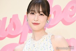 高橋ひかる、美脚透けるタイツ×ショーパンコーデに「目を疑うスタイルの良さ」「おしゃれ」と絶賛の声