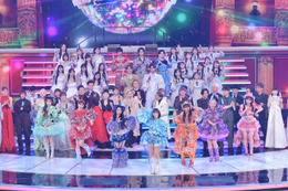 【紅白本番】CANDY TUNE、トップバッターで「倍倍FIGHT！」披露 FRUITS ZIPPERにマイク渡しバトンタッチ 画像