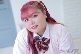 くれまぐUraN、夫・あさひとのキスショット披露 挙式写真に反響殺到「綺麗すぎて涙出た」「まるでプリンセス」 画像