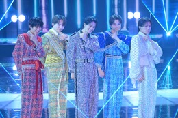 【紅白本番】M!LK“進化版衣装”で初登場 ファンへのメッセージも話題「5人も衣装も輝いてた」「泣いた」 画像