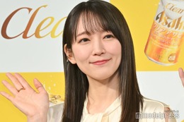 吉岡里帆、素肌際立つシースルー衣装姿「透明感すごい」「上品で素敵」の声