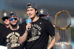 大谷翔平選手、愛犬・デコピンの年賀状公開 1年前との変化が話題「増えてる」「癒やされた」