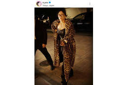 浜崎あゆみ、オーラあふれるヒョウ柄コートSHOTに反響「THEあゆで最高」「着こなし方がすごい」