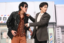 中島歩＆超特急・草川拓弥、会見冒頭約5分の寸劇で走り回る 中島が年末忘年会で企画【俺たちバッドバーバーズ】 画像