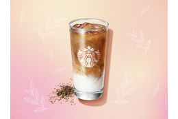 【スタバ新作】華やかに香る「アールグレイ ＆ クリーミー ティー ラテ」後味すっきり＆混ぜて味わい変化 画像