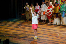 舞台「千と千尋の神隠し」ソウル公演開幕 “千尋役”上白石萌音＆川栄李奈が感謝・カーテンコール写真も公開