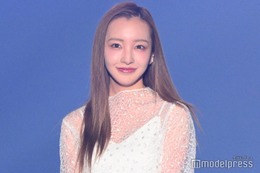 板野友美、シースルートップスで大人ガーリーな雰囲気 ファンサービスに会場沸く【TGCしずおか2026】