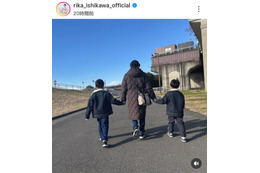 石川梨華、息子たちと手をつないで歩く親子3SHOTに反響「何とも微笑ましい」「可愛すぎる」