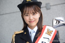 「ミス青学」準グランプリ・新田さちか、ミニスカ×タイツで美脚際立つ「自然体で素敵」「絵になる」の声