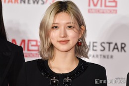 IVEガウル、華やかベアトップドレス姿に熱視線「完璧なスタイル」「ため息が出るほど素敵」 画像