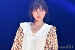 「王様のブランチ」美人リポーター、ミニワンピ姿で抜群スタイル披露「セクシーでキュート」「息を呑む美しさ」の声 画像