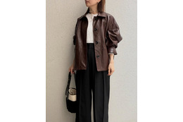 レザージャケットを軽やかに着こなす！異素材MIXで魅せる大人の上品カジュアル【40代の毎日コーデ】