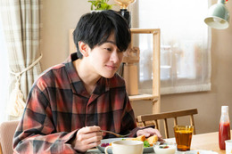 【元科捜研の主婦 第1話】新米刑事・道彦（横山裕）、元科捜研エースの妻・詩織（松本まりか）と難事件に挑む