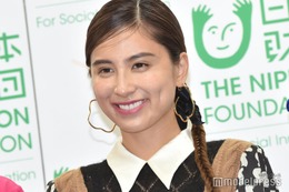 第2子妊娠中のラブリ、ふっくらお腹披露 愛娘との2ショットに「幸せが伝わる」「自然体で美しい」と反響