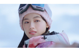 来期朝ドラヒロイン・上坂樹里「JR SKISKI」新CMでスキー初挑戦 先輩との“青い冬”描く