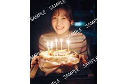 櫻坂46松田里奈、オークランドで26歳誕生日祝福 1st写真集封入特典解禁【まつりの時間】 画像