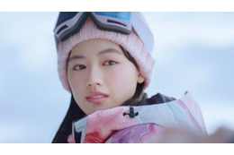 上坂樹里「JR SKISKI」新CMでスキーに挑戦！学生たちのキラキラな“青い冬”を描く