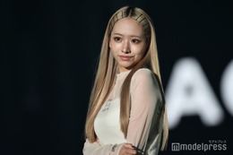 「今日好き」2児の母・重川茉弥、黒タイツ×ピンクコーデで美脚透ける BLACKPINKライブショットに「アイドル級」「スタイル抜群」の声 画像