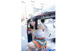 蓬莱舞、美谷間チラリの肌見せSHOTにドキッ！タイを舞台に抜群スタイルで魅せる