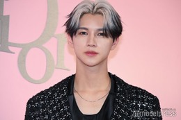 実力派ボーイズグループONE OR EIGHT・REIA、美スタイル際立つツイードセットアップ着こなす【ディオール アディクト キャンディ ショップ】