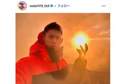 ワタリ119「いちいちキュー」の日に入籍 婚姻届証人との2ショット公開「初めてテレビ出た時からお世話になってる」 画像