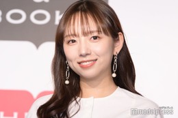 元乃木坂46新内眞衣、オーバーサイズジャケットから美脚スラリ「スタイル良すぎ」「舌ペロやばい」と反響 画像