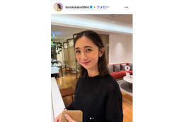 第1子妊娠中のTBS近藤夏子アナ、美背中際立つ真紅ドレス姿披露 お色直しショットに「新鮮だけど似合う」「芸術作品のよう」の声