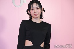 「グラスハート」宮崎優、カットアウトドレスで美ウエストチラリ アルゴリズム埋め尽くす“夢中”な存在明かす【ディオール アディクト キャンディ ショップ】 画像