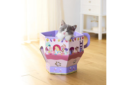 猫がすっぽり入る！映画『ふしぎの国のアリス』デザインの「ティーカップ型の猫の爪とぎ」1月26日販売開始