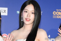 IVEユジン、オフショルホワイトコーデ披露「眩しいほどの美貌」「肌の透明感が異次元」と反響