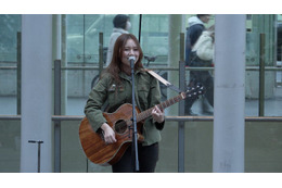 「ノノガ」参加・ふみの、渋谷でサプライズ路上ライブ敢行 会場周辺は長蛇の列に