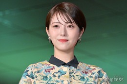 浜辺美波「元旦から倒れてしまいました」常温放置した食物で食あたり 詳細説明「深夜にお腹空きすぎちゃって…」